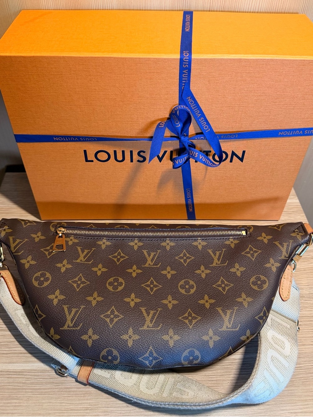 Louis Vuitton High Rise Monogram Bumbag M46784 Full Set + Receipt - Picture 4 of 9